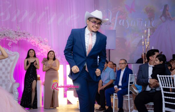 The party of Yazmine Quinceanera Inspiration ideas @quinceanerasapp Gallery 16
