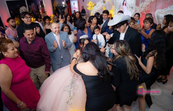 The party of Yazmine Quinceanera Inspiration ideas @quinceanerasapp Gallery 18