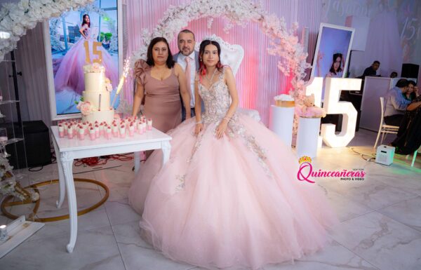 The party of Yazmine Quinceanera Inspiration ideas @quinceanerasapp Gallery 22