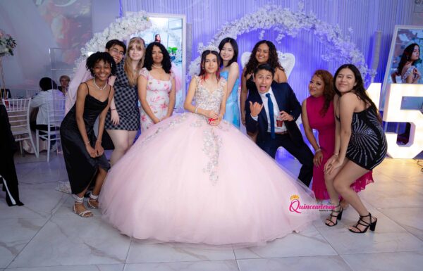The party of Yazmine Quinceanera Inspiration ideas @quinceanerasapp Gallery 23