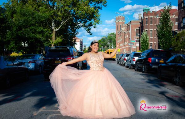 The party of Yaki Fotografo de Quinceañeras en el Bronx New York Photography se especializa en fotografía de quinceañeras en parque, paisajes, y locales hermosos en las ciudad de New York, New Jersey Gallery 22
